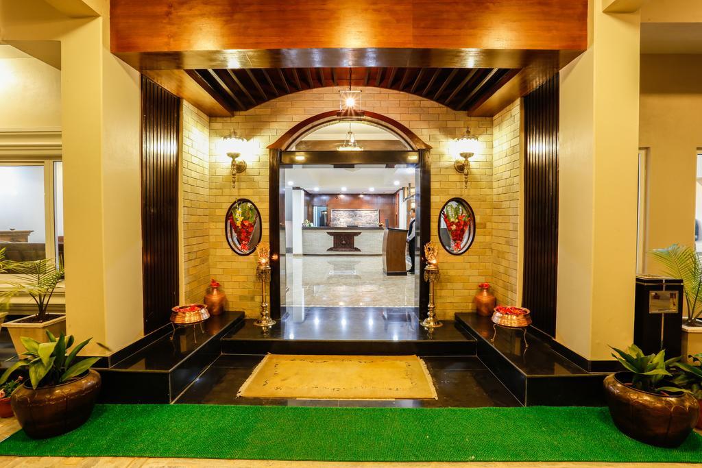 Da Yatra Courtyard Hotel โพคารา ภายนอก รูปภาพ