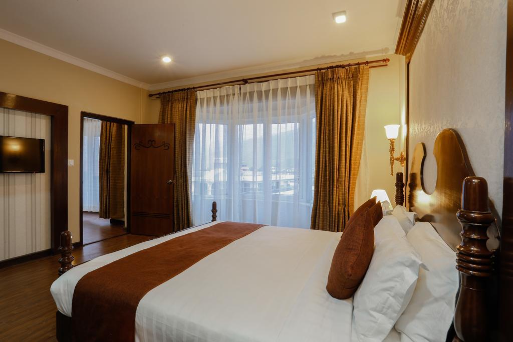 Da Yatra Courtyard Hotel โพคารา ภายนอก รูปภาพ