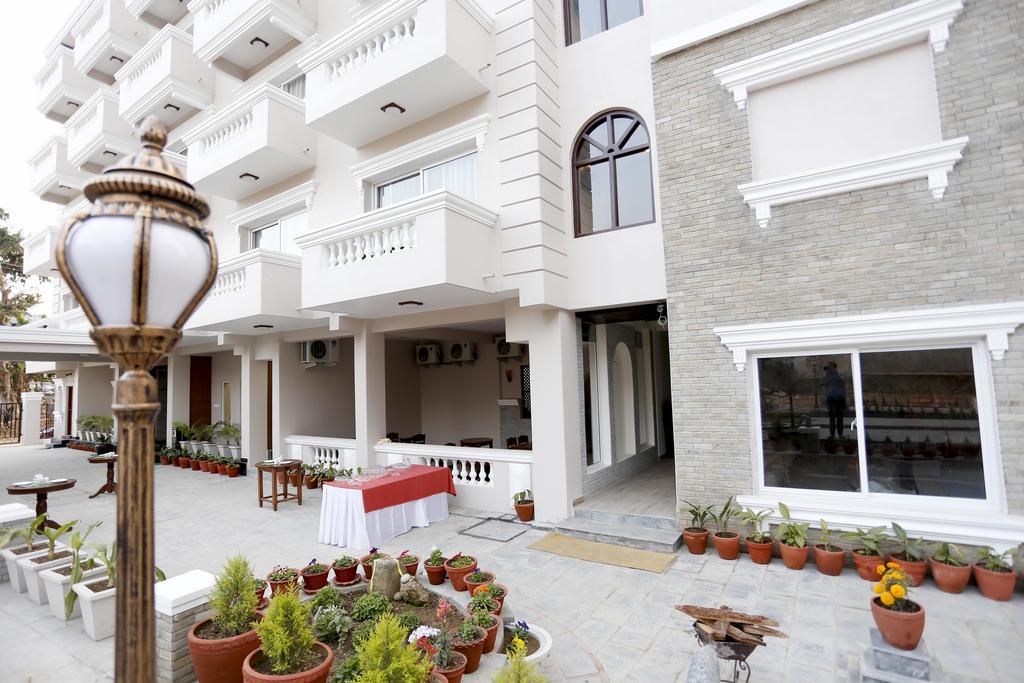 Da Yatra Courtyard Hotel โพคารา ภายนอก รูปภาพ