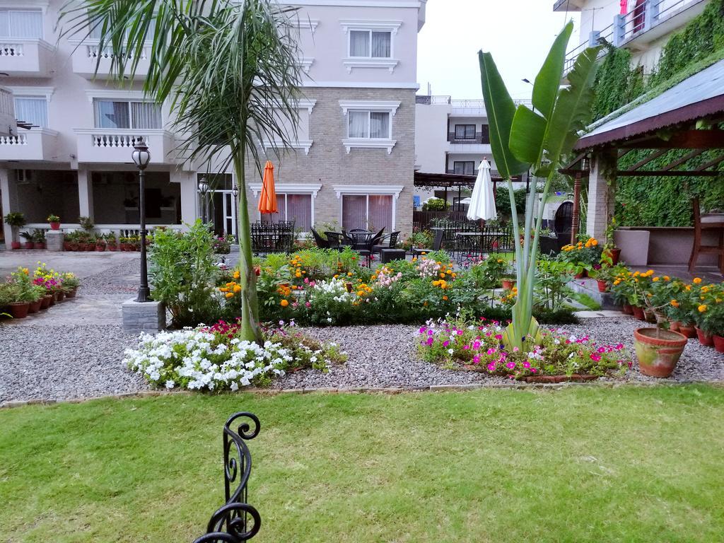 Da Yatra Courtyard Hotel โพคารา ภายนอก รูปภาพ