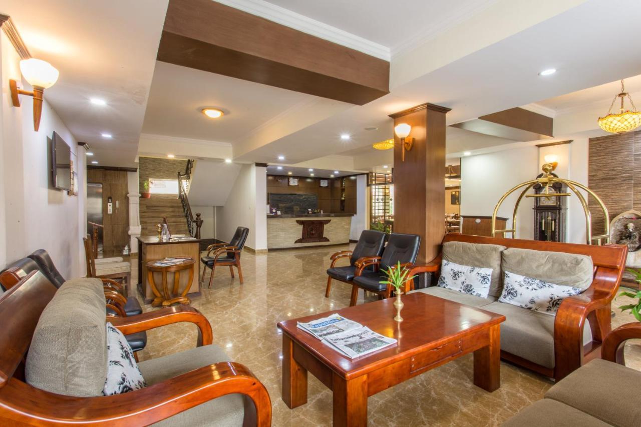 Da Yatra Courtyard Hotel โพคารา ภายนอก รูปภาพ