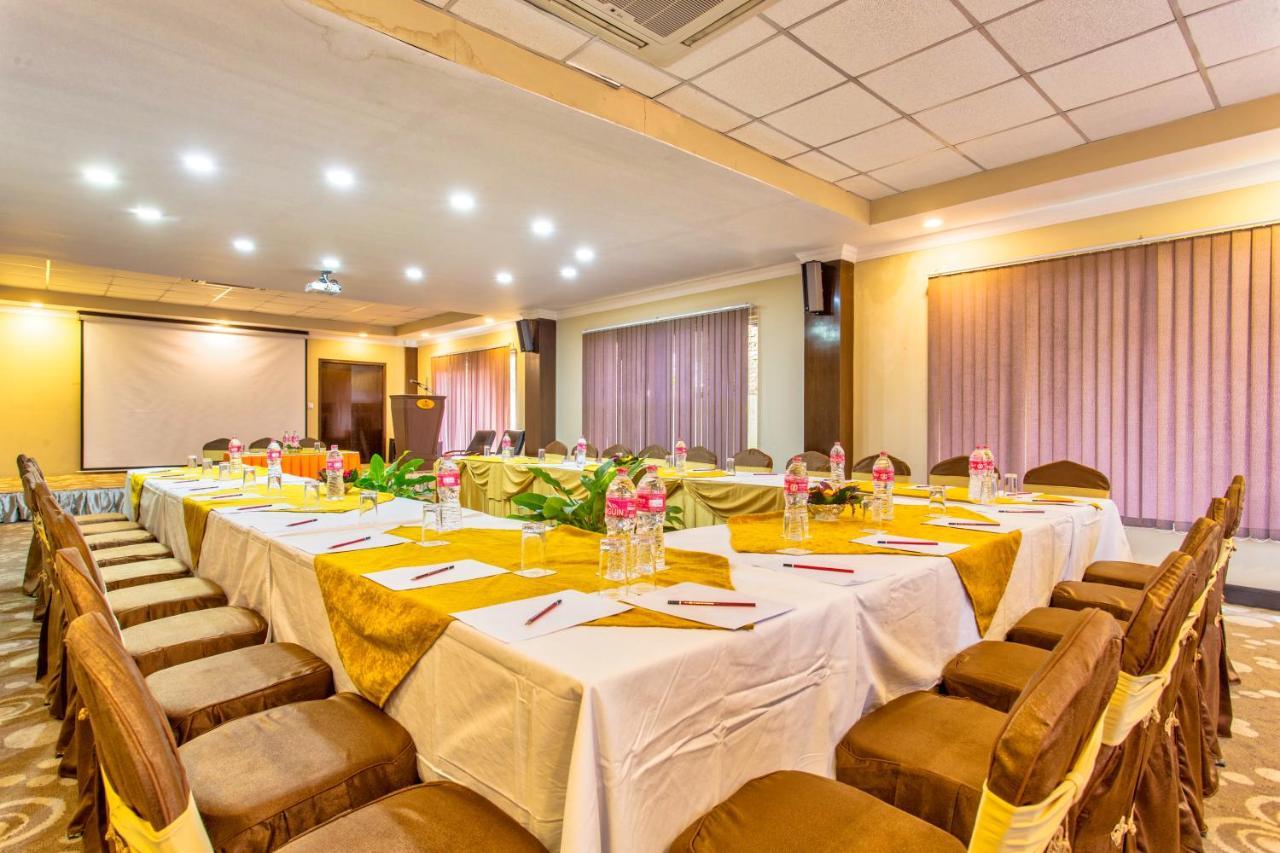 Da Yatra Courtyard Hotel โพคารา ภายนอก รูปภาพ
