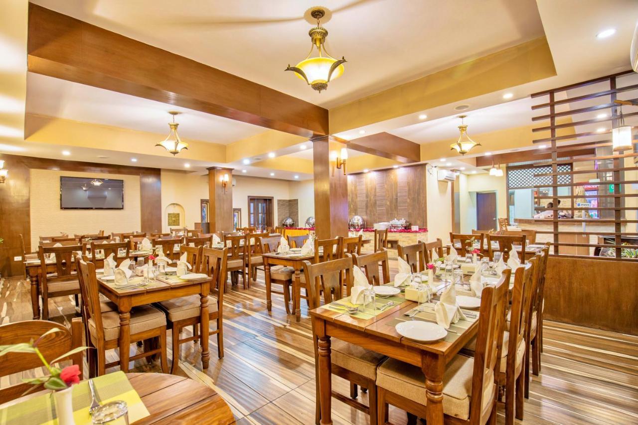 Da Yatra Courtyard Hotel โพคารา ภายนอก รูปภาพ