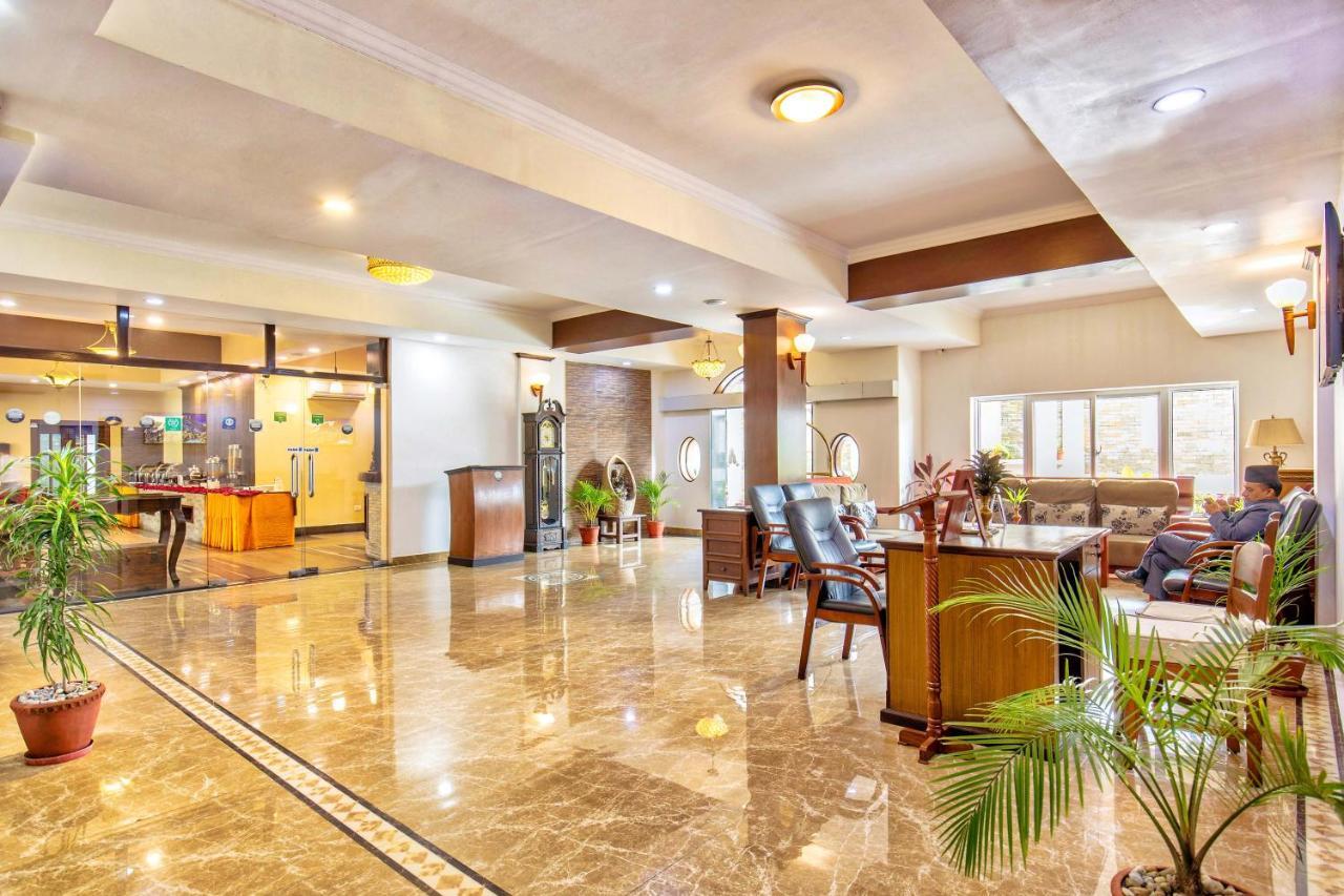 Da Yatra Courtyard Hotel โพคารา ภายนอก รูปภาพ