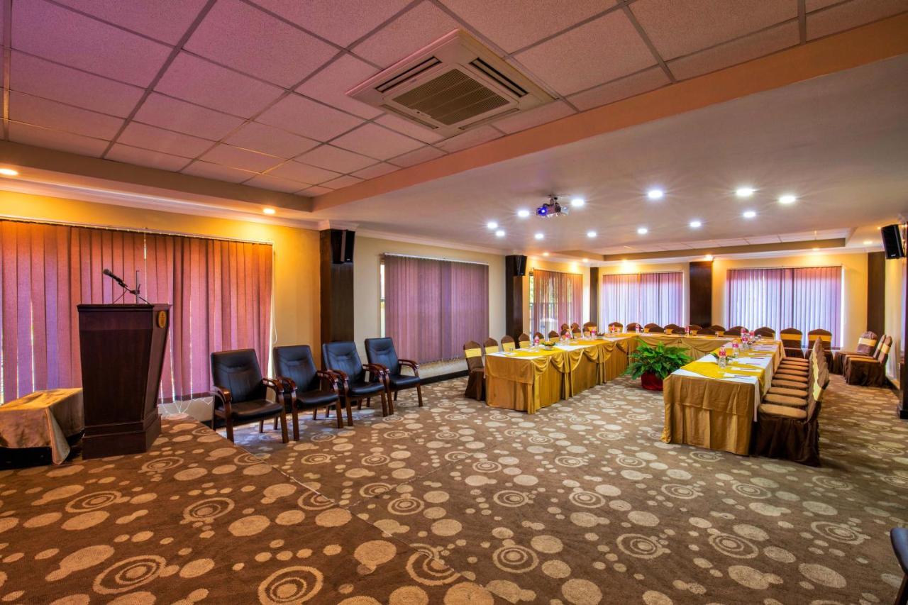 Da Yatra Courtyard Hotel โพคารา ภายนอก รูปภาพ