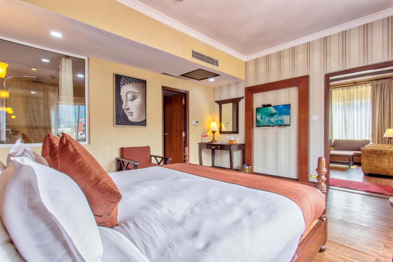Da Yatra Courtyard Hotel โพคารา ภายนอก รูปภาพ