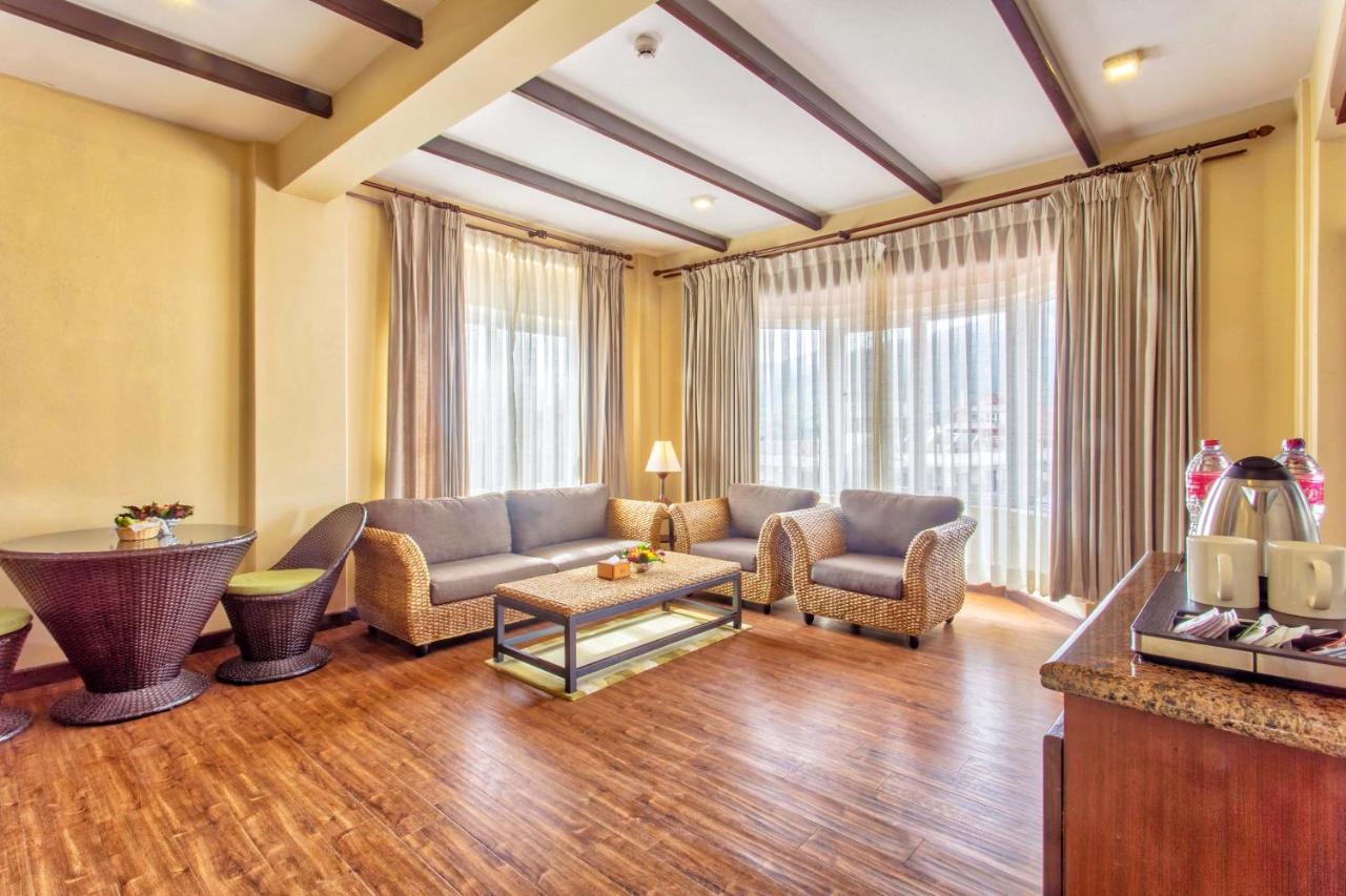 Da Yatra Courtyard Hotel โพคารา ภายนอก รูปภาพ